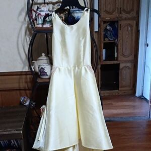 Elegant Yellow Sleeveless Dress